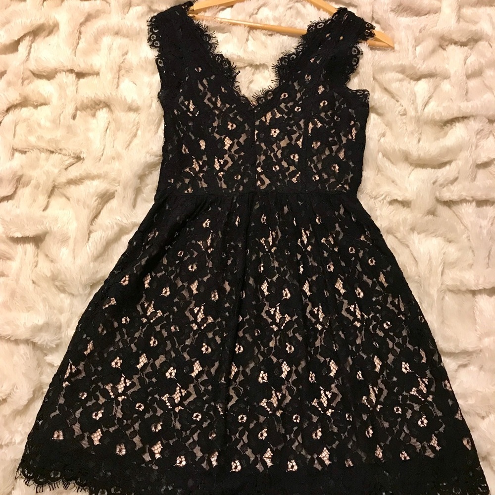 WYATT Scalloped black lace dress. Size M.